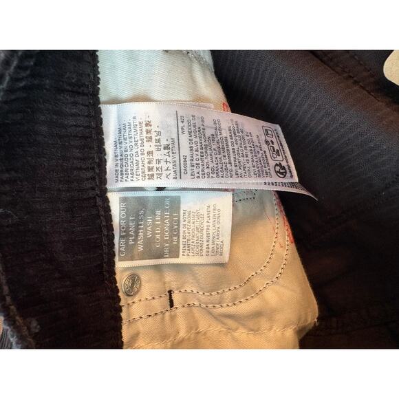 NWT LEVI'S 315 SHAPING BOOTCUT BLACK CORDUROY SIZE 27/30 - Picture 8 of 8